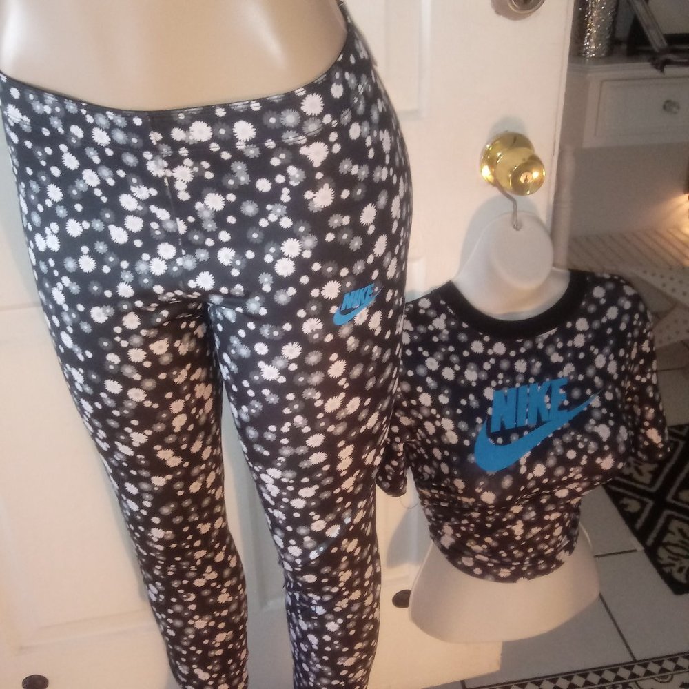 Nike Large Regular tight fit leggings and crop top flower print with blue logo
